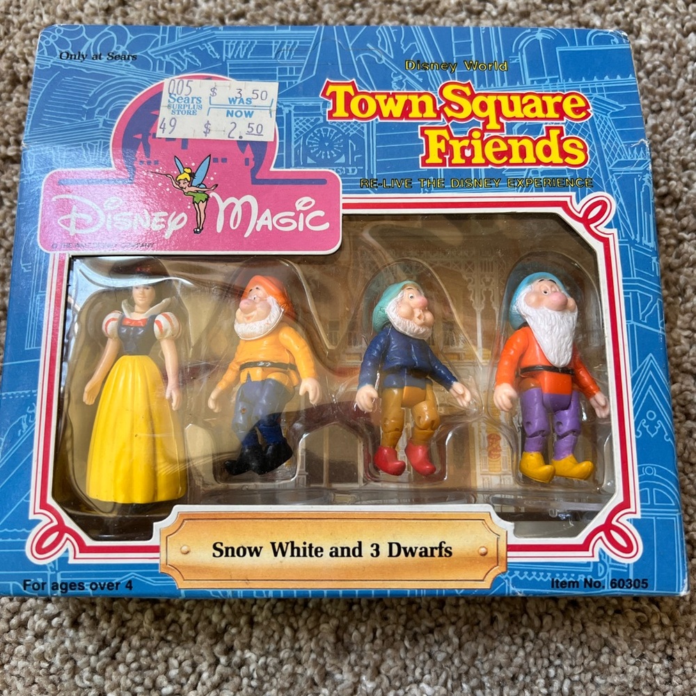 Vintage Disney Magic “Town Square Friends” – Snow White & 3 Dwarfs